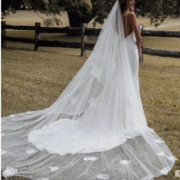 Fleur Veil - Grace Loves Lace - Picture 1 of 3